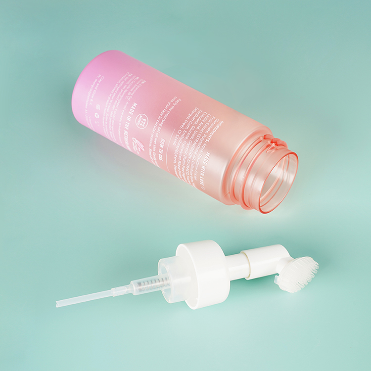 Frasco de mousse com cabeça de escova de silicone para limpador facial