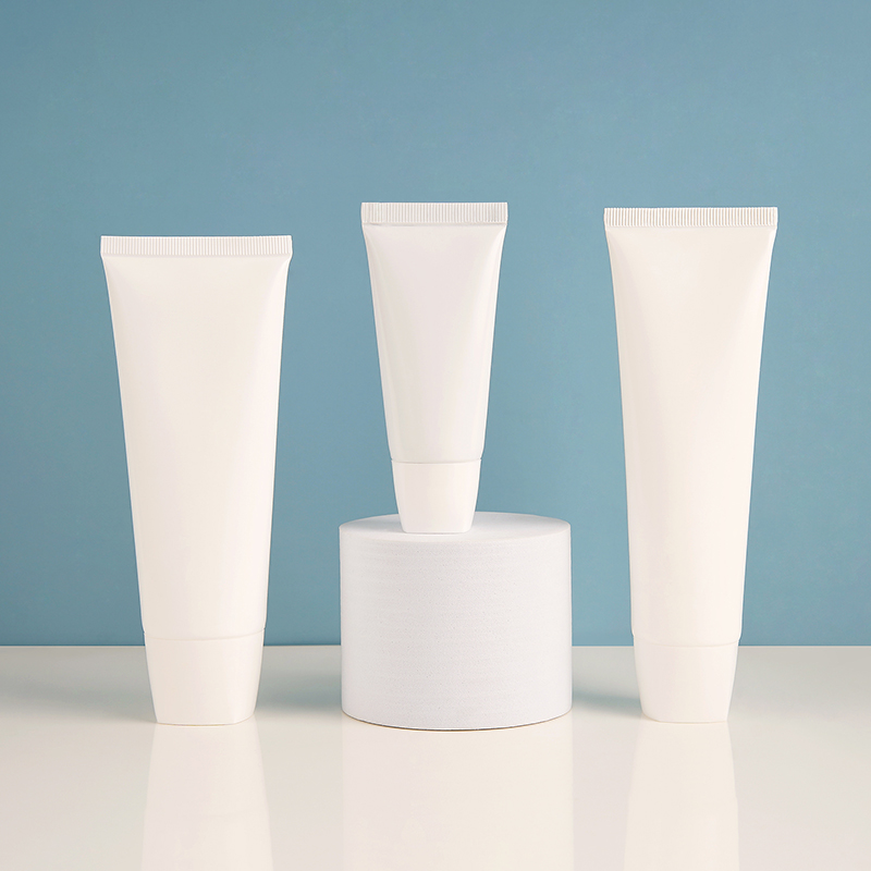 Impressão personalizada de embalagem PE vazia PA de embalagem cosmética limpador facial pendurar creme creme creme de protetor solar com tampa de parafuso
